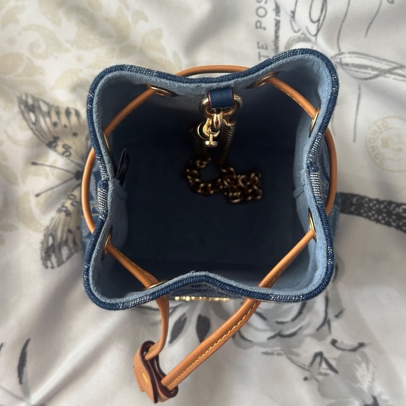 DRAWSTRING WRISTLET IN SIGNATURE DENIM - Picture 3 of 6